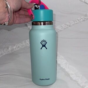 32oz polar plunge color Hydro Flask Bottle with wide flex straw cap